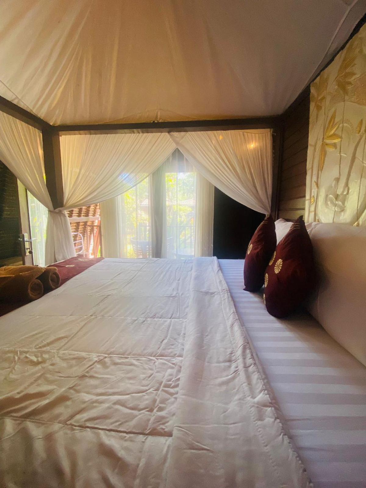 La Nusa Homestay RedPartner Toyapakeh Exterior foto