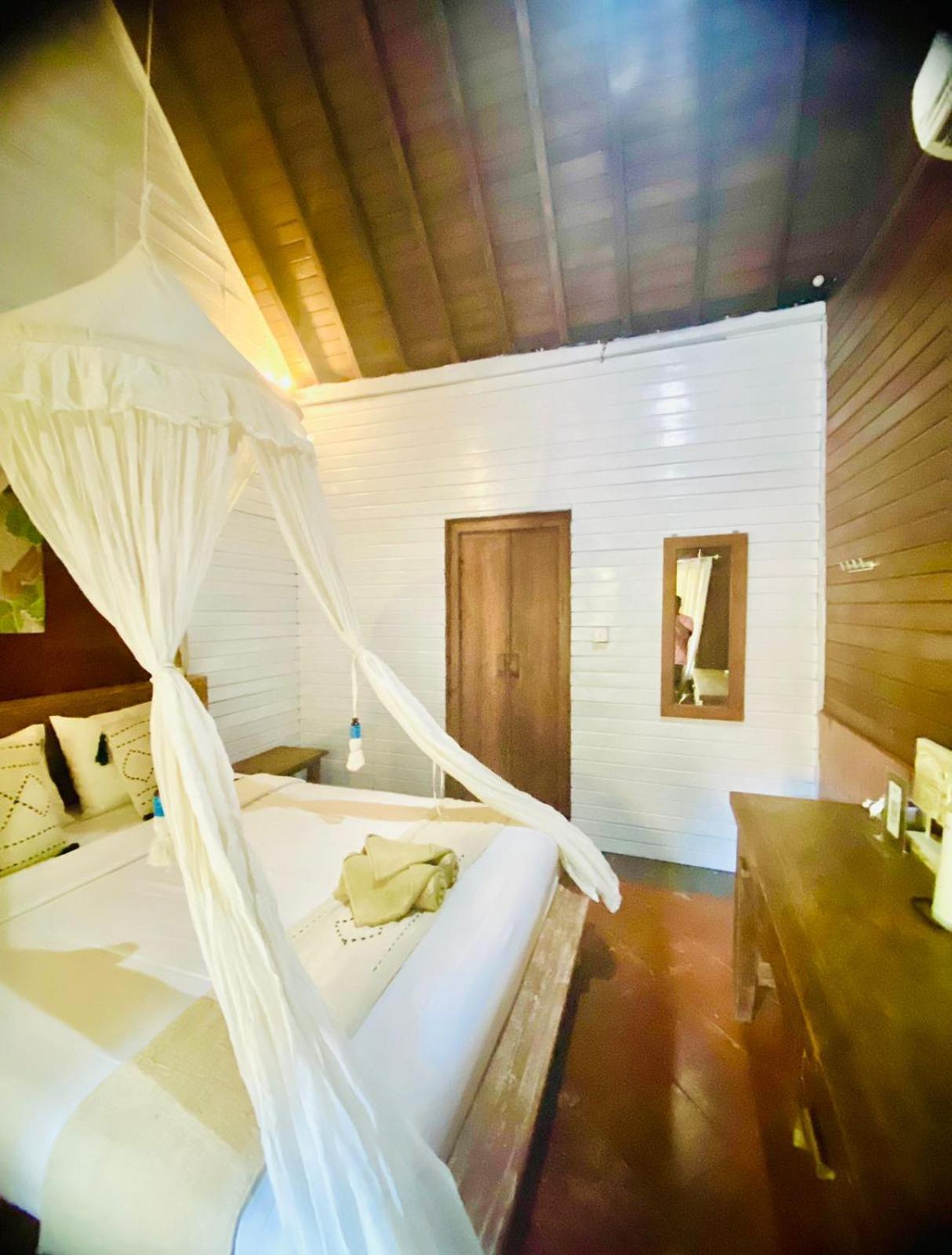 La Nusa Homestay RedPartner Toyapakeh Exterior foto