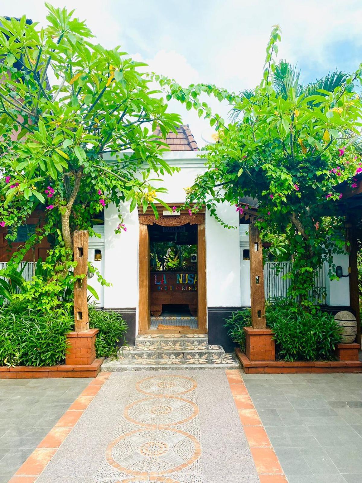 La Nusa Homestay RedPartner Toyapakeh Exterior foto