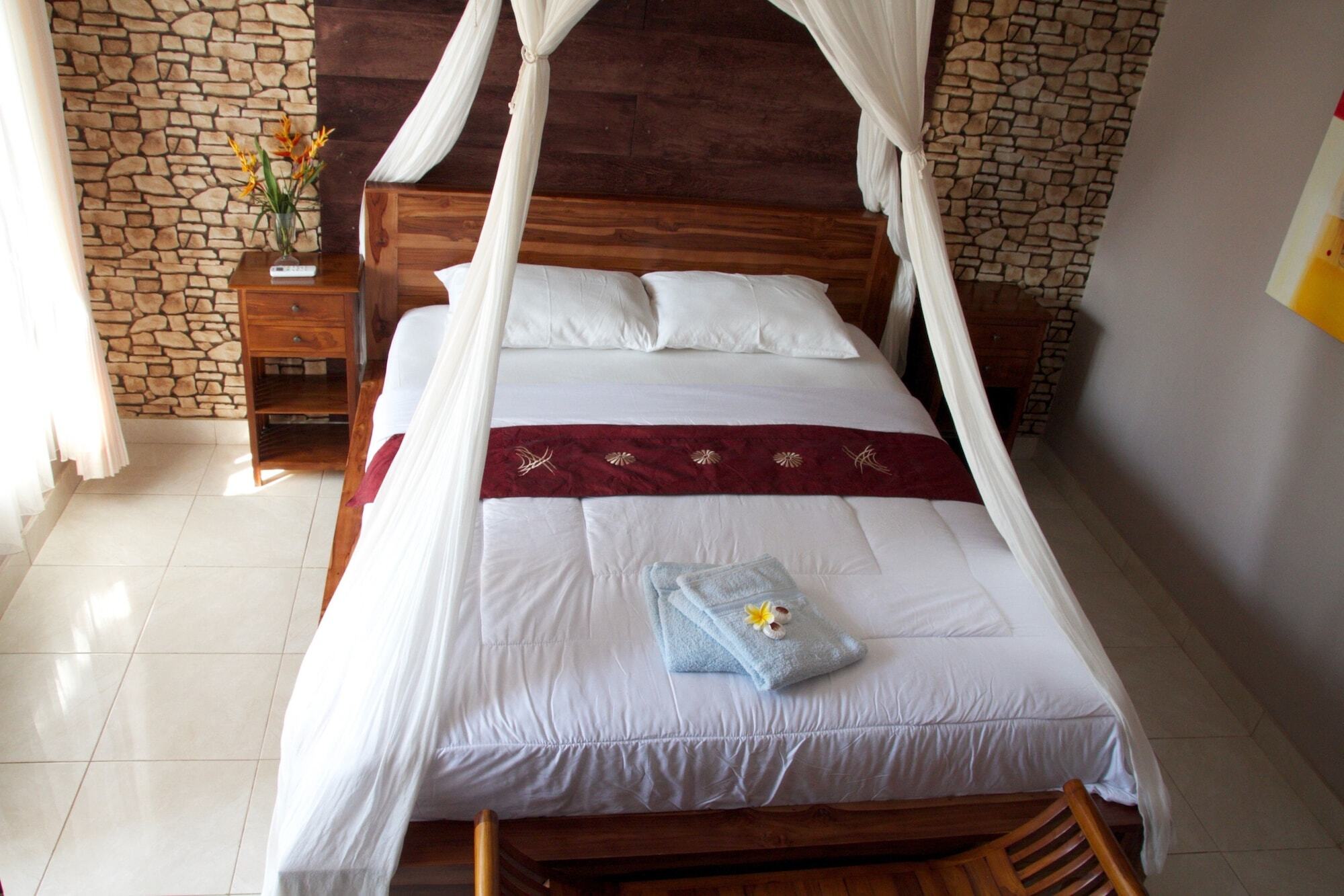 La Nusa Homestay RedPartner Toyapakeh Exterior foto